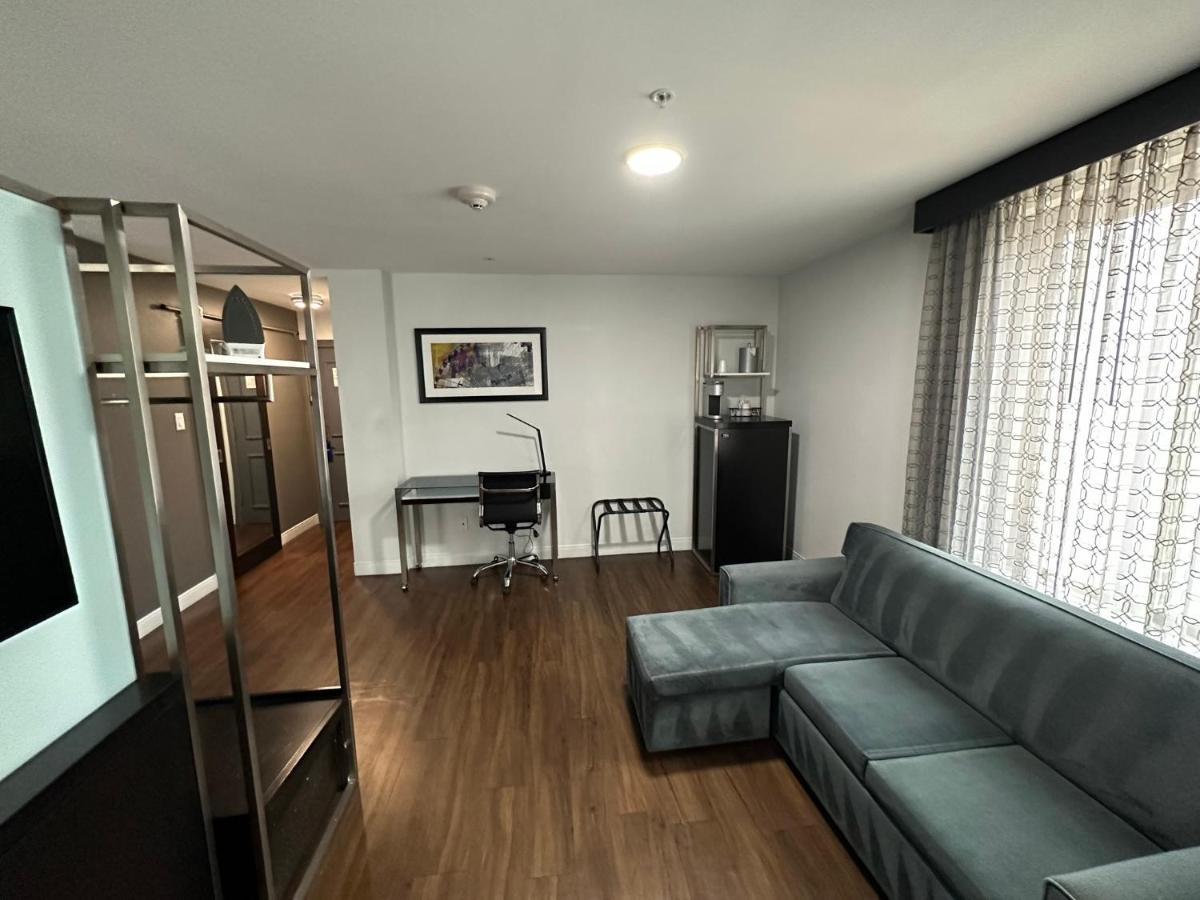 Hotel Holiday Express - Downtown By Ihg 3*