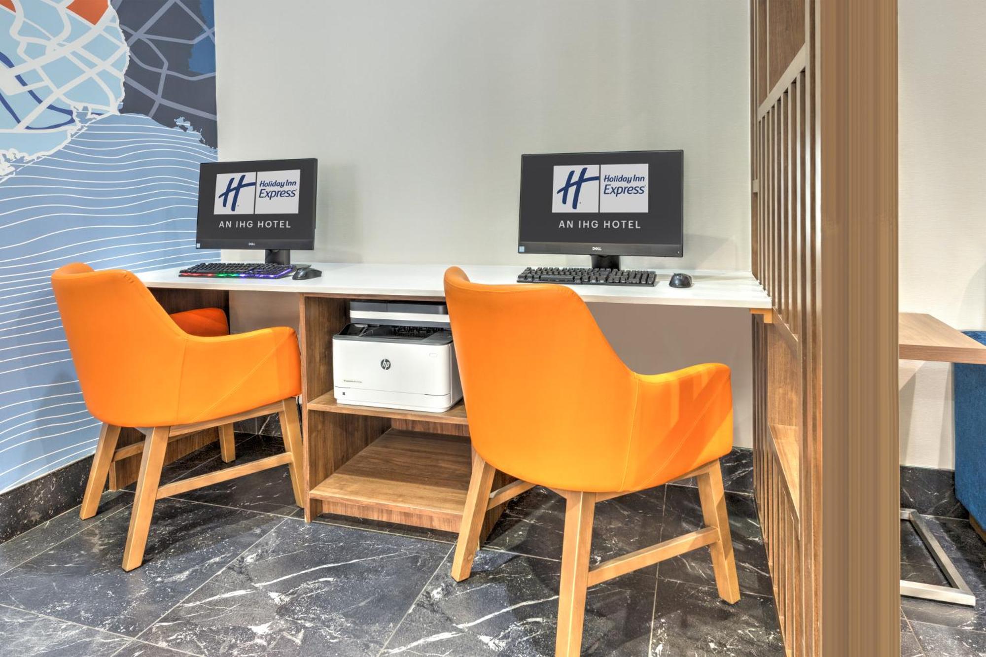 Holiday Express - Downtown By Ihg Hotel 3*